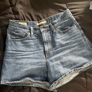 Levi's 80’s mom Jean Shorts